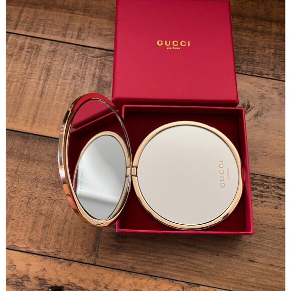 New Gucci Parfums Gold GG Embossed Compact Mirror With box - Picture 4 of 7